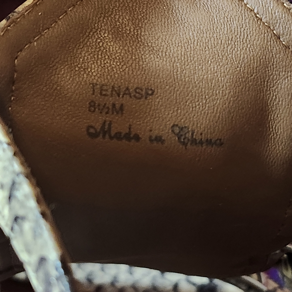 Donald J Pliner 'Tenasp' Snakeskin Ankle Strap Heels Size 8.5 - Picture 10 of 10